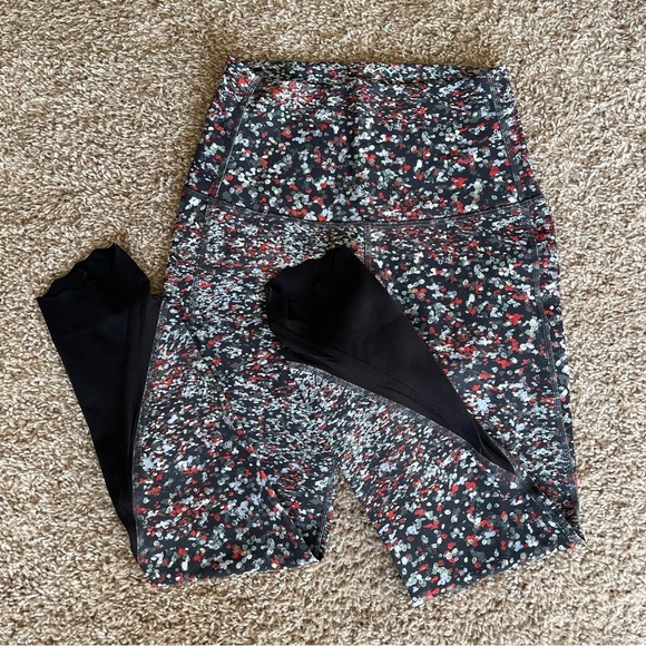 Lululemon•Wunder Under High Rise Crop 23”•Scallop•Luxtreme•Water Blossom Multi - Picture 5 of 9